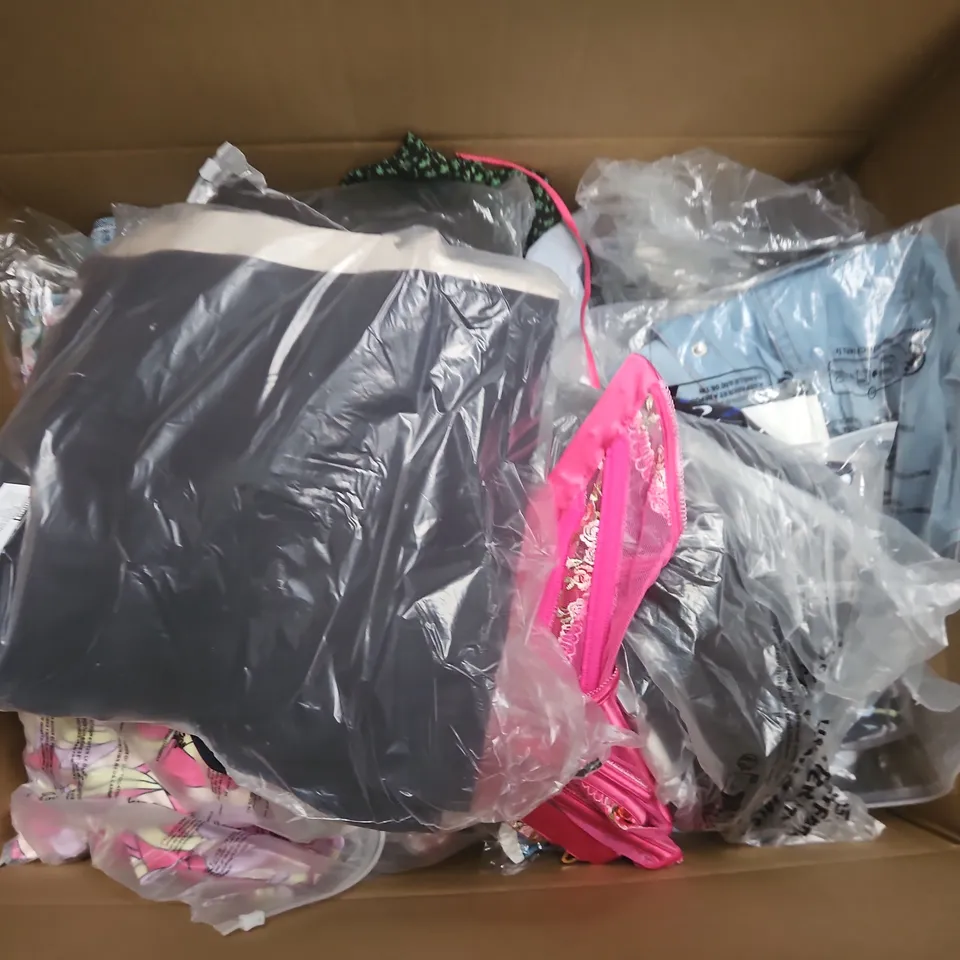 LARGE BOX OF APPROXIMATELY 25 ASSORTED CLOTHING ITEMS IN VARIOUS COLOURS, STYLES AND SIZES - COLLECTION ONLY