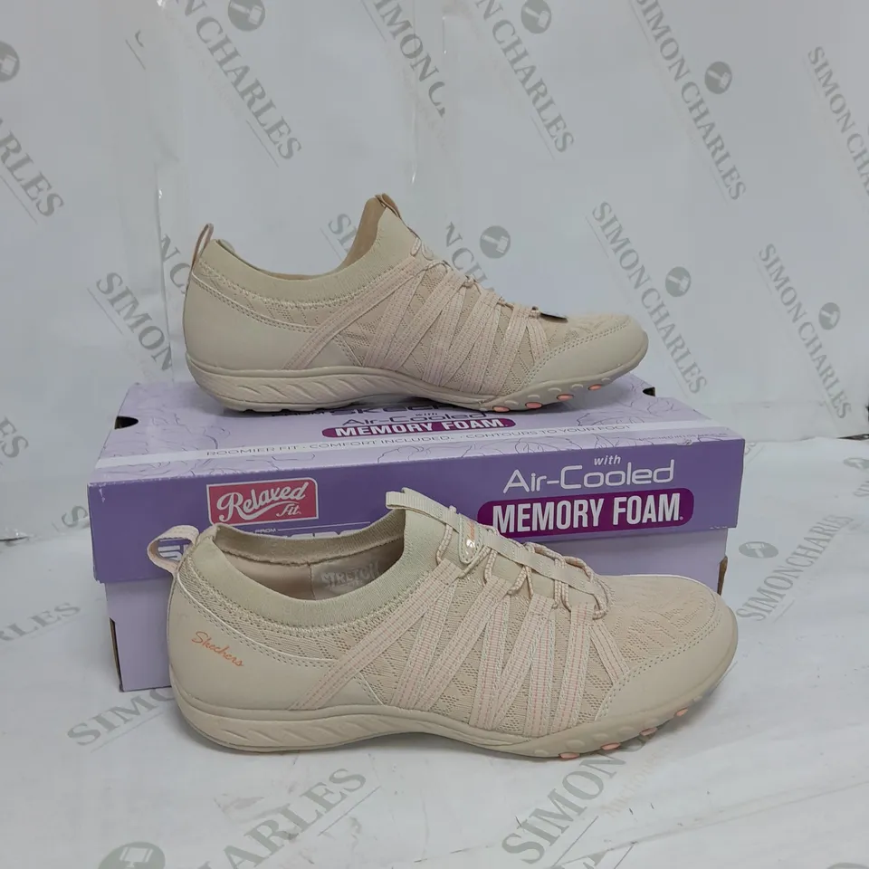 PAIR OF SKETCHERS AIR COOLED TRAINERS SIZE 9 WOMENS