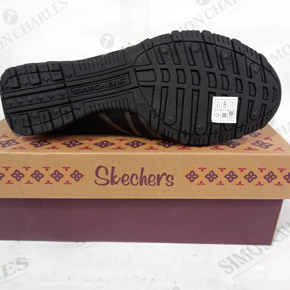 BOXED PAIR OF SKECHERS SHOES IN BLACK UK SIZE 9