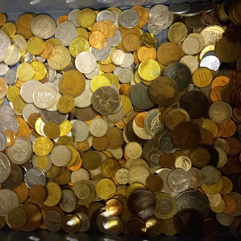 LOT OF APPROXIMATELY 150 ASSORTED COINS