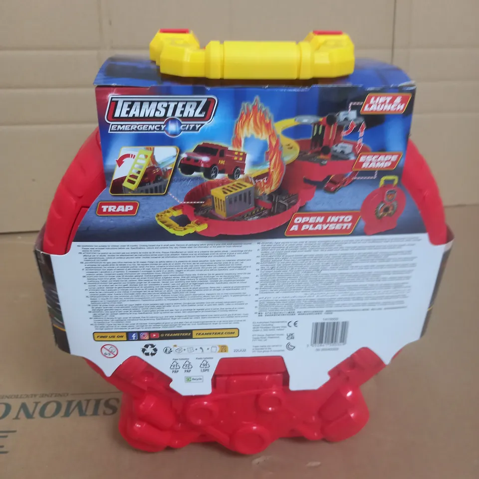 TEAMSTERZ EMERGENCY CITY PACKAWAY WHEEL PLAYSET + 1 CAR