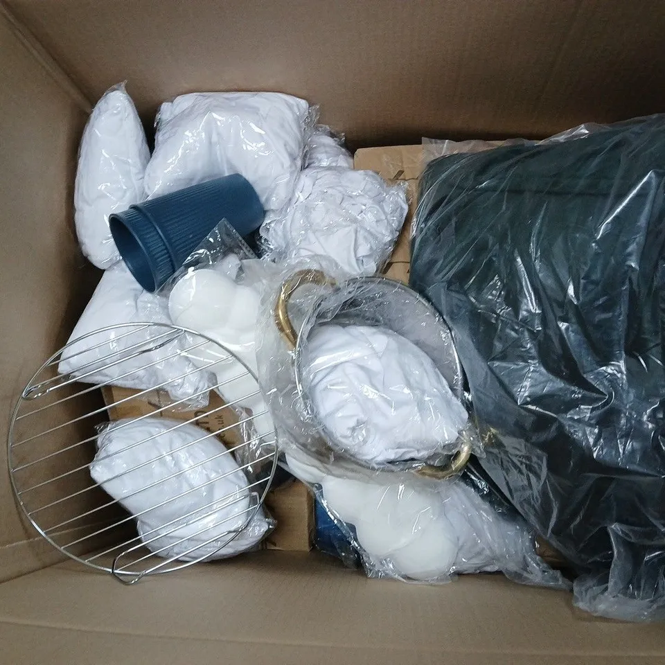 BOX OF APPROXIMATELY 12 ASSORTED ITEMS TO INCLUDE -FIRST AID KIT, DECKING LIGHTS, AND BIRTHDAY PLATES ETC. 