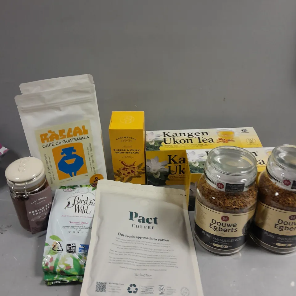 APPROXIMATELY 15 ASSORTED FOOD & DRINK PRODUCTS TO INCLUDE DOUWE EGBERTS COFFEE, KANGEN UKON TEA, CHEESE & CHILLI SHORTBREADS ETC 