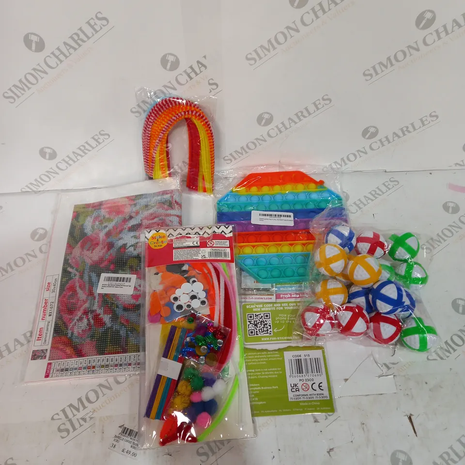 BOX OF APPROXIMATELY 10 ASSORTED CHILDRENS TOYS AND CREATIVE ITEMS, TO INCLUDE FUN STICKERS, HAND PUPPET, MAKE & CREATE, ETC
