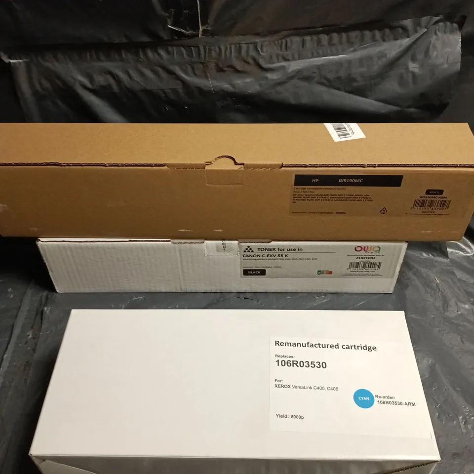 APPROXIMATELY 15 ASSORTED PRINTER TONER CARTRIDGES IN VARIOUS COLOURS 