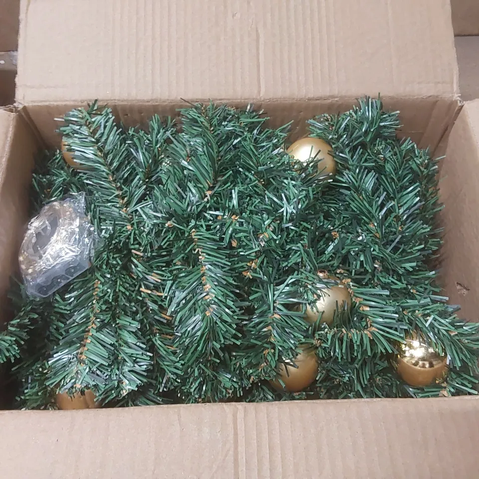 BOXED 270CM LIGHTED GARLAND WITH LIGHTS