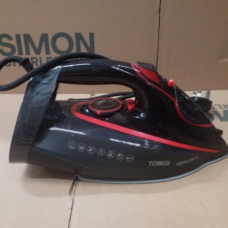 BOXED TOWER T22032RED STEAM IRON WITH CERAGLIDE XL CERAMIC SOLEPLATE - RED & BLACK