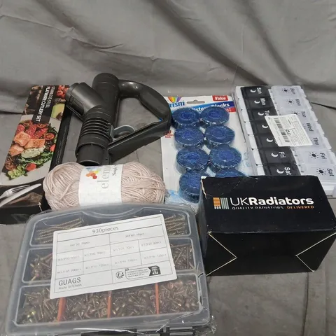 APPROXIMATELY 20 ASSORTED HOUSEHOLD ITEMS TO INCLUDE CULTERY SET, WOOL AND SCREW SET