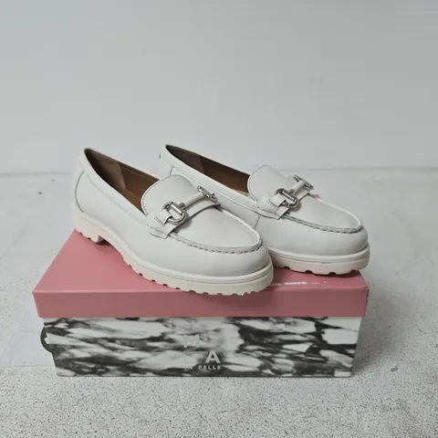 MODA IN PELLE SNAFFLE LOAFER WHITE LEATHER SIZE 39 BOXED