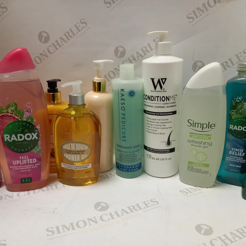 LOT OF APPROX 10 ASSORTED BATH&BODY PRODUCTS TO INCLUDE L'OCCITANE SHOWER OIL, WATERMANS CONDITIONER, RADOX BATH SOAK, ETC