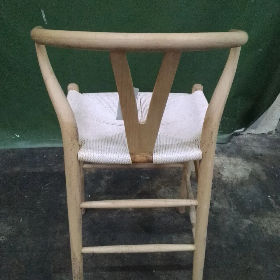 WOODEN BARSTOOL 