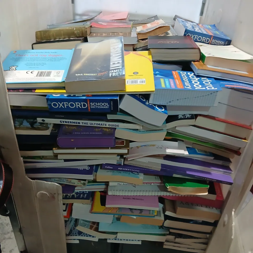 LARGE QUANTITY OF ASSORTED BOOKS TO INCLUDE EDUCATIONAL, COOKBOOKS, FICTION ETC - COLLECTION ONLY