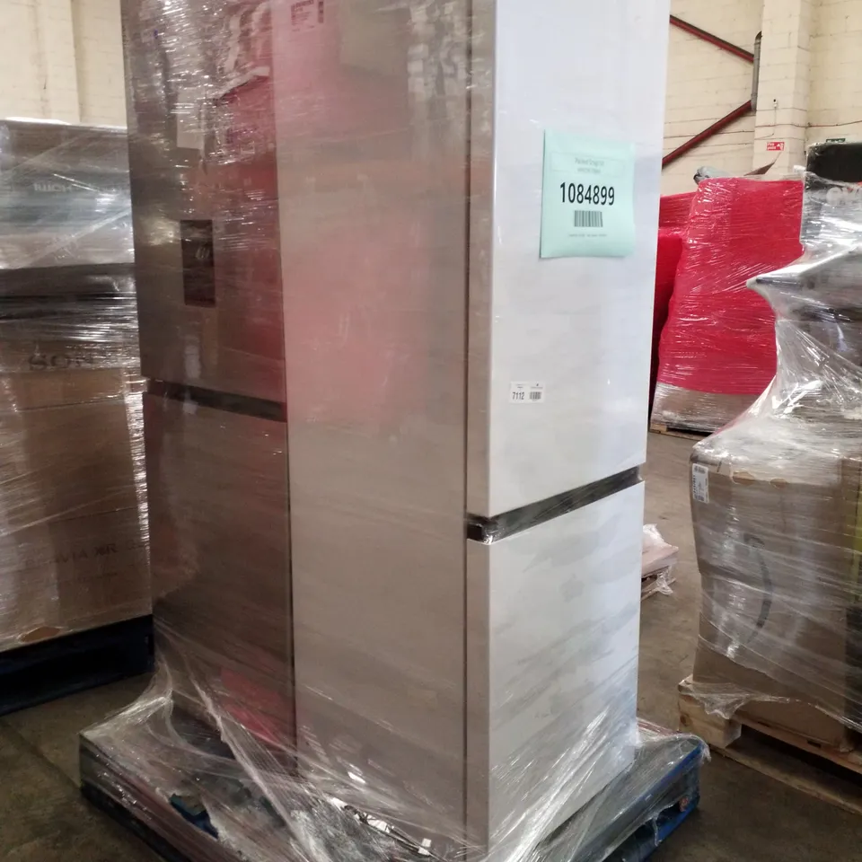 HISENSE 55CM FREESTANDING FRIDGE FREEZER SILVER AND FRIDGEMASTE 50CM FREESTANDING FRIDGE FREEZER WHITE - UNPROCESSED RAW RETURNS