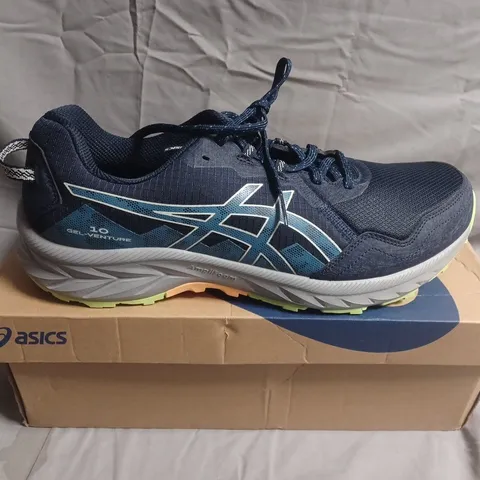 BOXED PAIR OF ASICS GEL-VENTURE 10 RUNNING SHOES – UK SIZE 11.5
