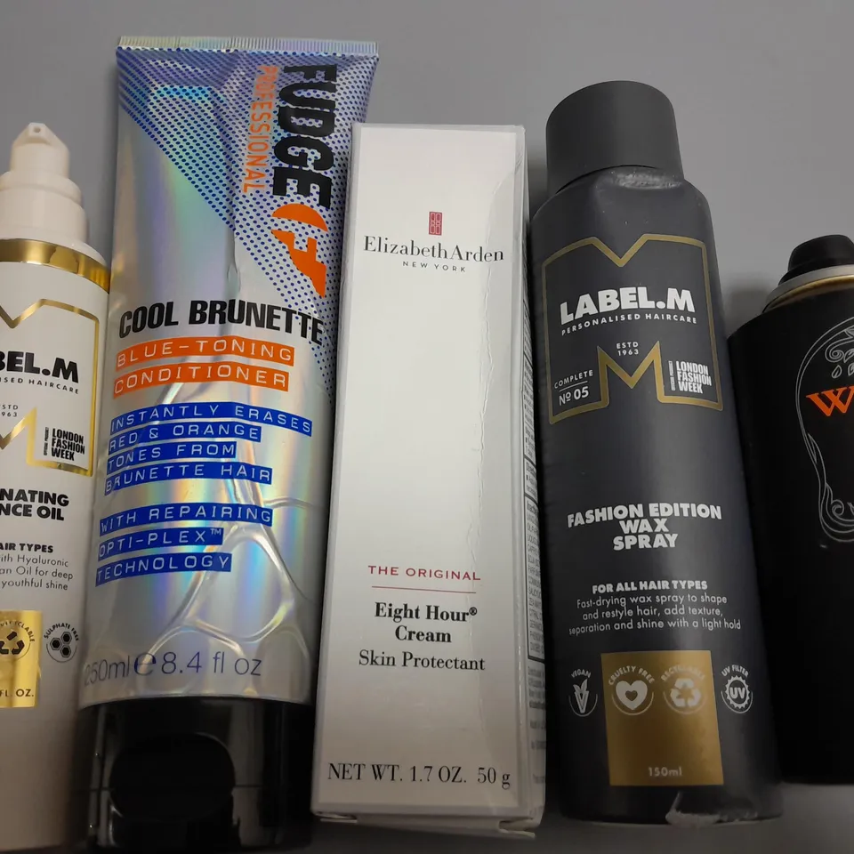 LOT OF 10 ASSORTED BEAUTY ITEMS TO INCLUDE STRONG MOUSSE, FUDGE CONDITIONER AND BILL BLASS PARFUM