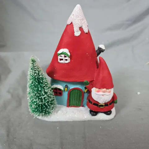 APPROXIMATELY 12 CHRISTMAS SHOP LIGHT UP HOUSE WITH SANTA CHRISTMAS DECORATIONS
