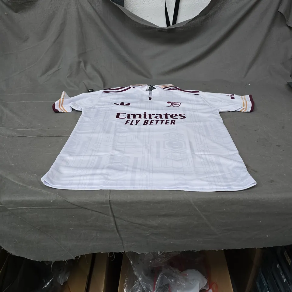 ARSENAL ADIDAS WHITE EMIRATES FOOTBALL T-SHIRT, SIZE M