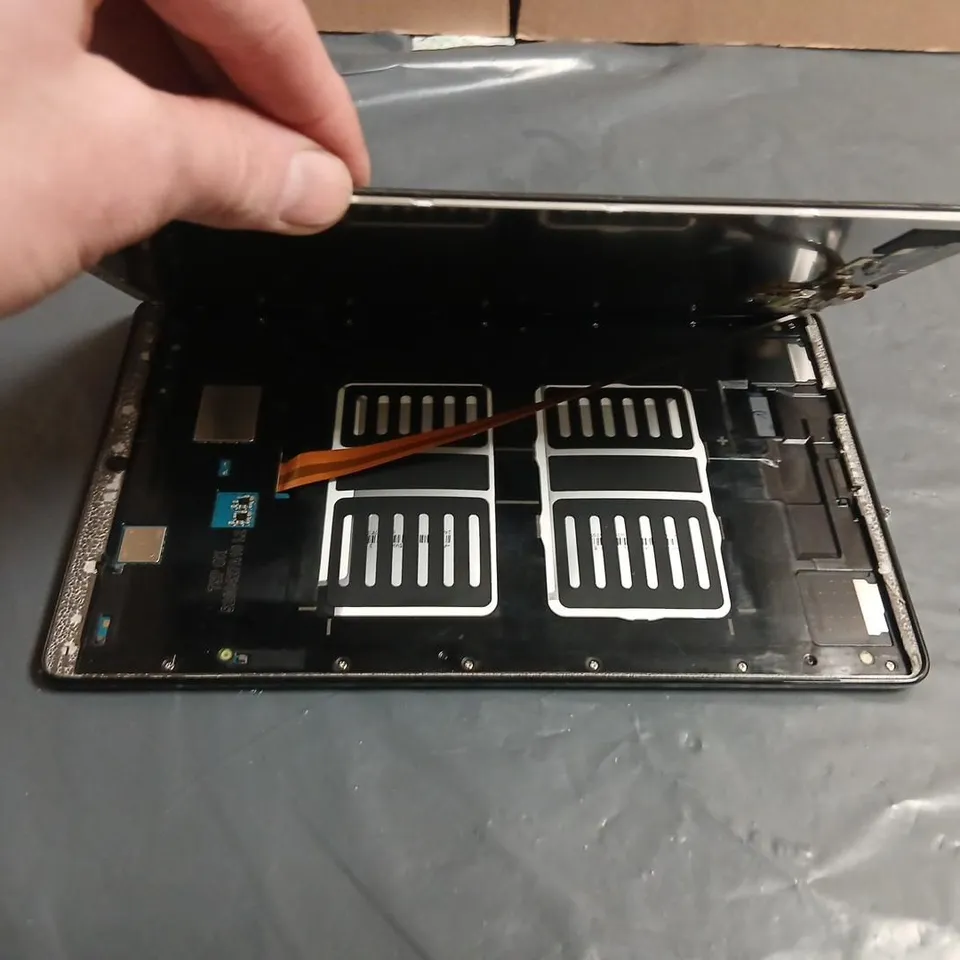 SAMSUNG GALAXY TAB A SM-T515 TABLET