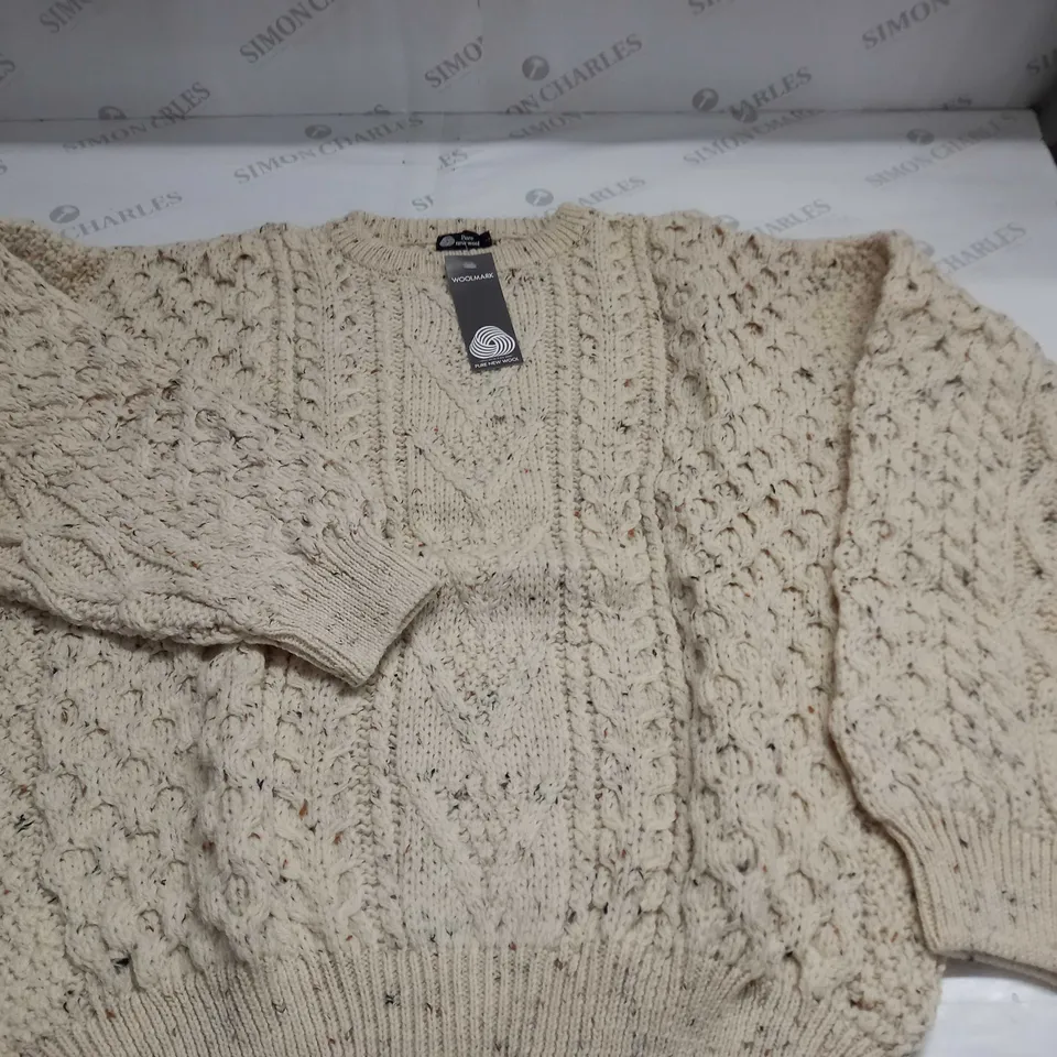LOT OF 10 PURE NEW WOOL CREW NECK JUMPERS - L