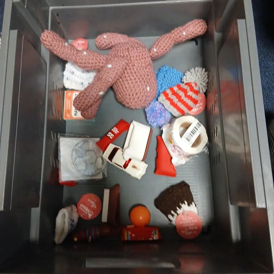 LARGE QUANTITY OF ASSORTED TOYS AND ACCESSORIES TO INCLUDE; VOCABULARIOUS CARD GAME, PHONE TOUCH, BALL GO GRIPPERS, LITTLE LOT SHAKE AND SQUEAK RING RATTLE