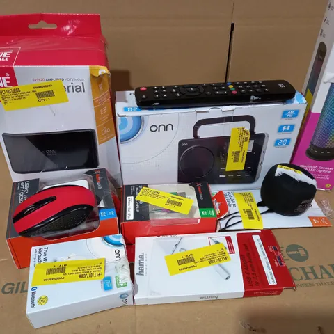 LOT OF APPROX. 10 X ITEMS TO INCLUDE ONE FOR ALL SV9420 HDTV INDOOR AERIAL, POLAROID BLUETOOTH SPEAKER, JUICE JUMBO MARSHMALLOW BLUETOOTH SPEAKER, BLACKWEB USB-C AND USB-A MAINS CHARGER, ONN PORTABLE