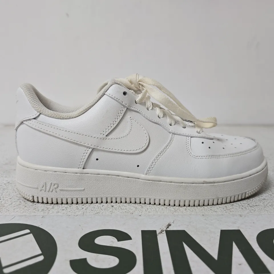 NIKE AIR FORCE 1 WHITE LEATHER SNEAKERS - SIZE 5.5