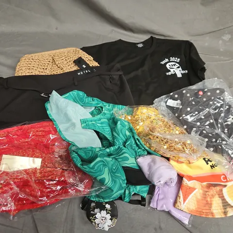 APPROXIMATELY 30 ASSORTED CLOTHING ITEMS IN VARIOUS SIZES, STYLES & COLOURS TO INCLUDE TOPS, BUCKET HATS, BAGS, ETC