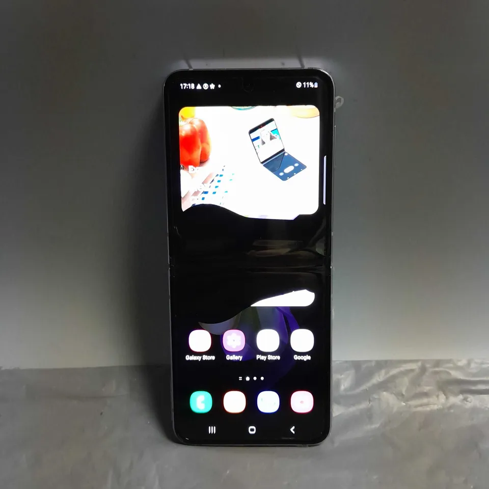 SAMSUNG GALAXY Z FLIP 4 