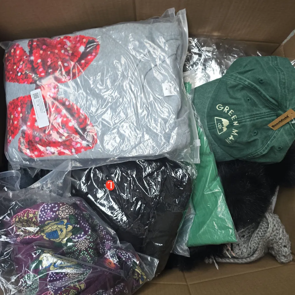 APPROXIMATELY 30 ASSORTED CLOTHING ITEMS IN VARIOUS SIZES, STYLES & COLOURS TO INCLUDE BRANDS SUCH AS LAULIA, BEECHFIELD, MNG, ETC - COLLECTION ONLY