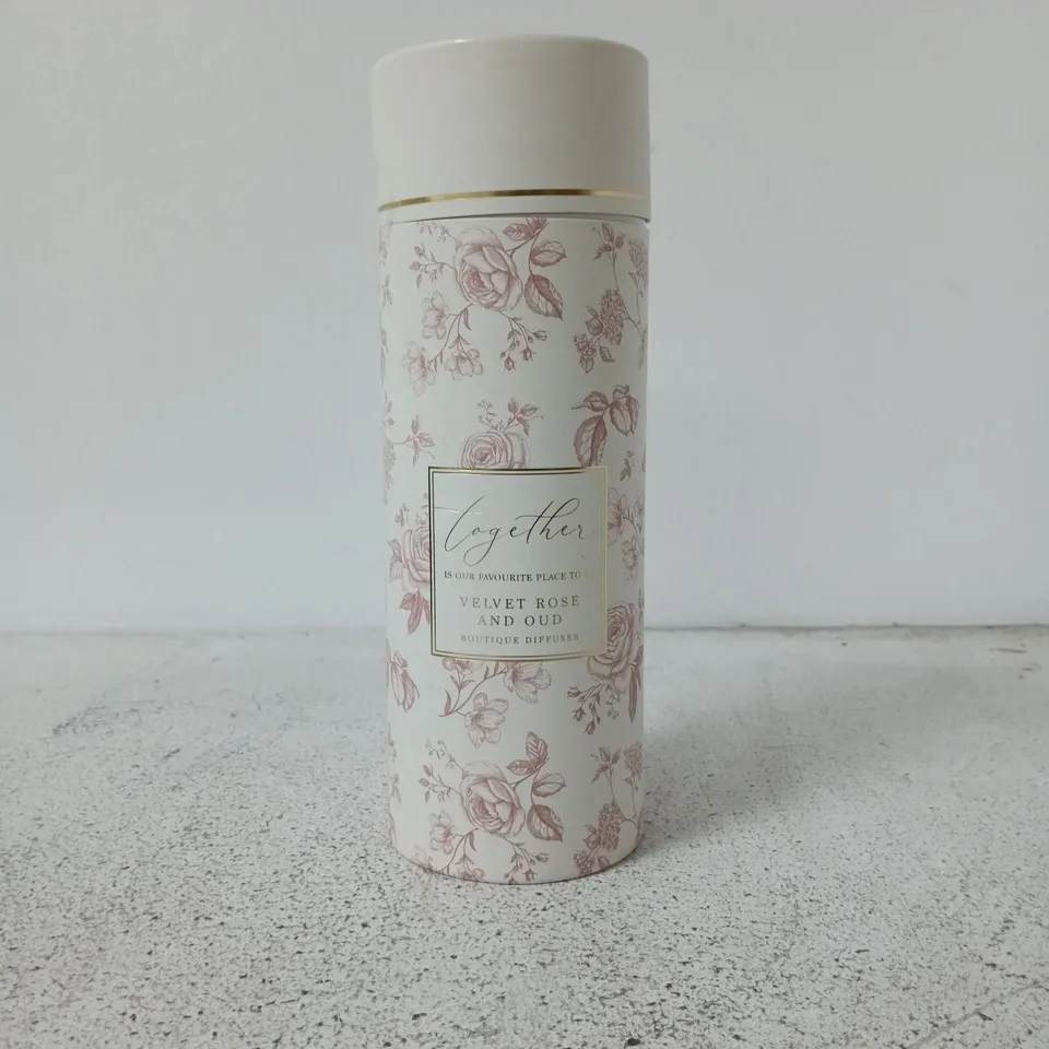 LESSER AND PAVEY HEARTS DESIGNS TOGETHER VELVET ROSE & OUD BOUTIQUE DIFFUSER – DECORATED BOTTLE
