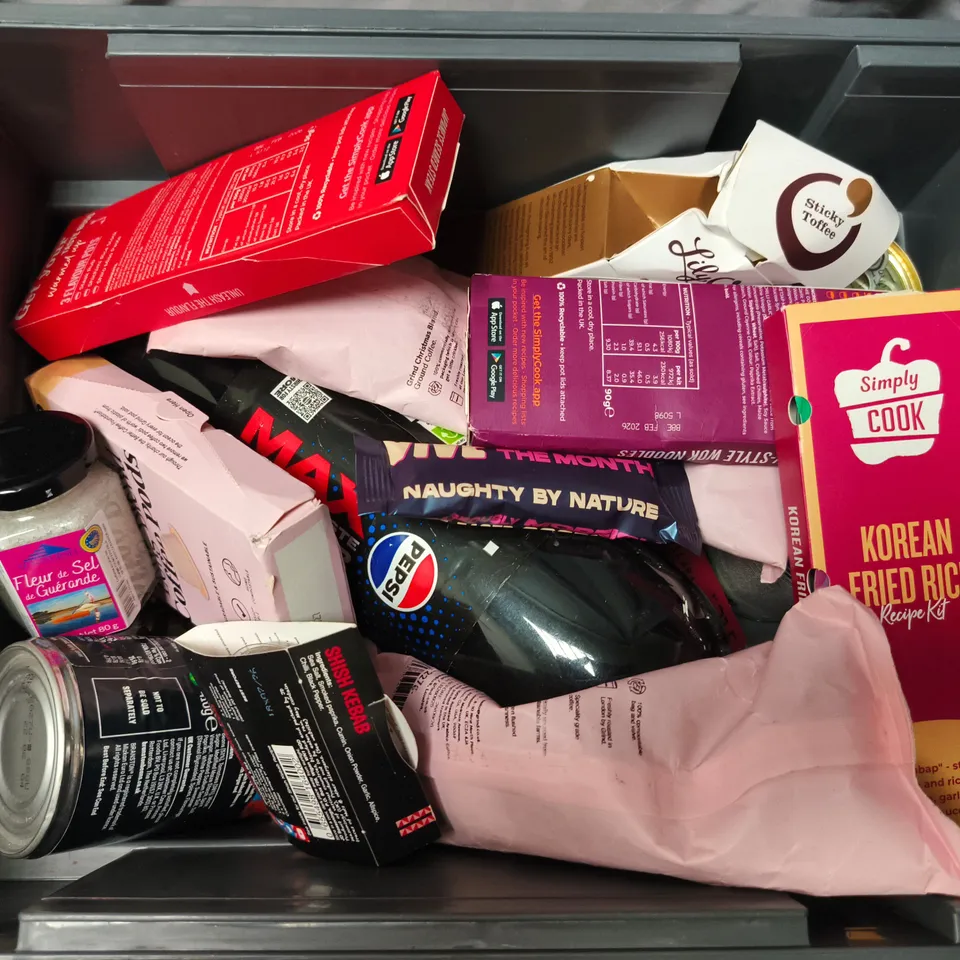 APPROXIMATELY 12 ASSORTED FOOD & DRINK ITEMS TO INCLUDE PEPSI MAX, GRIND COFFEE PODS, CANNELLINI BEANS, ETC, ETC - COLLECTION ONLY