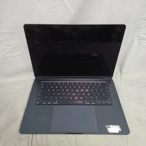 APPLE MACBOOK AIR - A2941