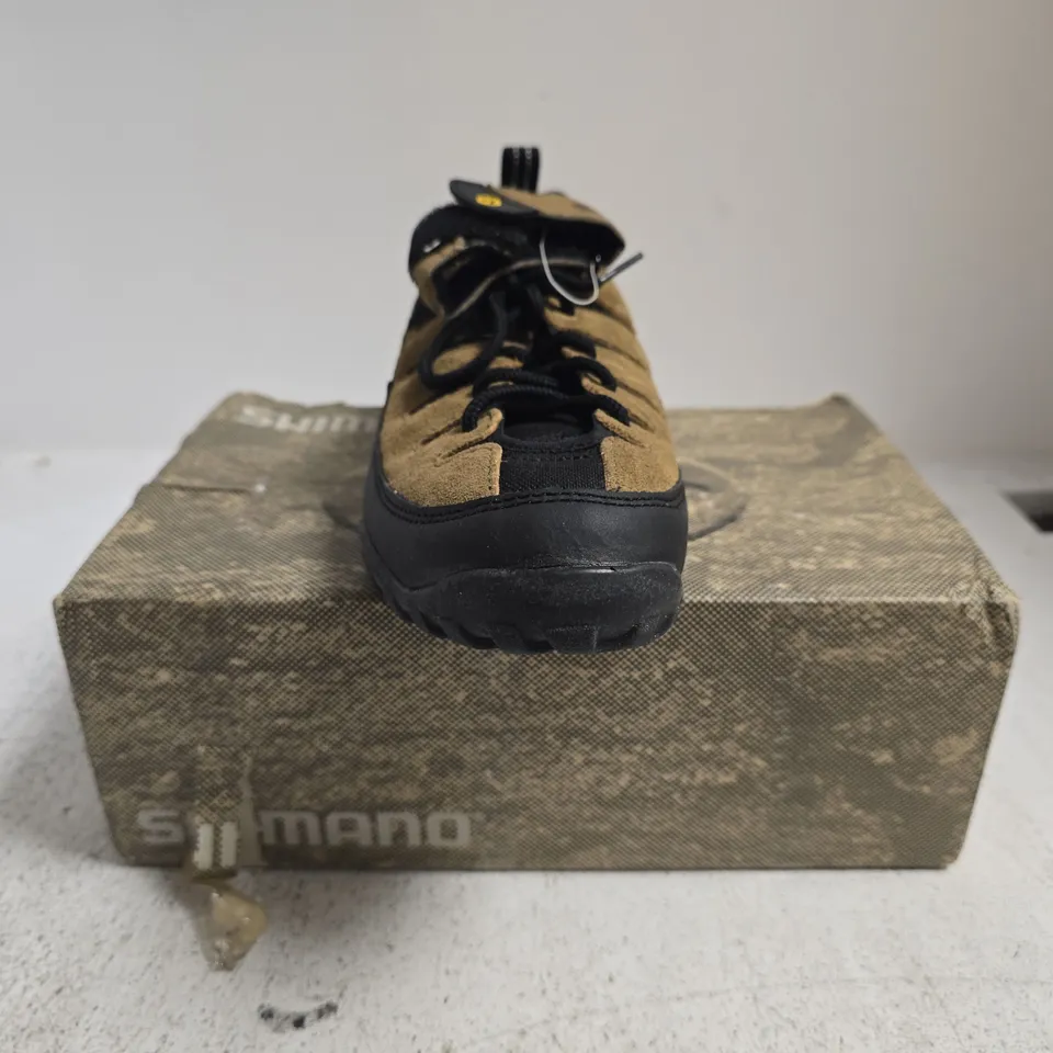 BOXED PAIR OF SHIMANO OFF ROAD SHOES IN BEIGE SIZE EU 43
