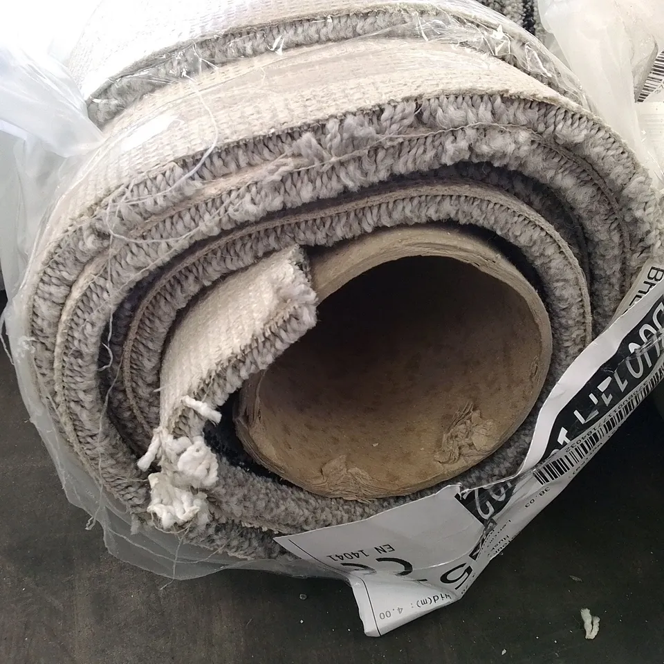 ROLL OF QUALITY STS LUXURY STRIPES ACTIONBAC HUSKY CARPET APPROXIMATELY 3.7X4M