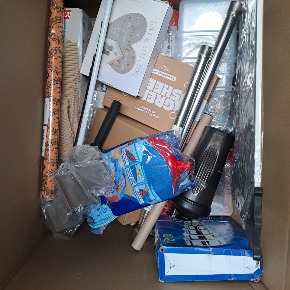 APPROXIMATELY 20 ASSORTED HOUSEHOLD PRODUCTS TO INCLUDE LINT REMOVER, LIGHT BOX, BRACE CLIPS ETC 