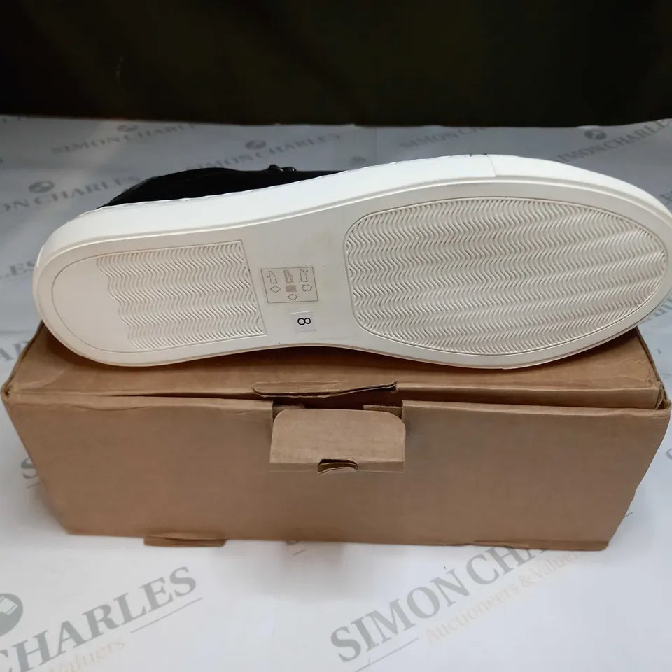 BOXED PAIR OF MAISON DE NIMES LEATHER ZIP SIDE TRAINERS IN BLACK - SIZE 8