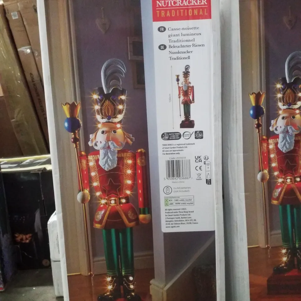 BOXED THREE KINGS INLIT GIANT NUTCRACKER - TRADITIONAL 