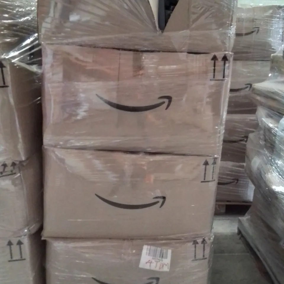 PALLET CONTAINING A LARGE QUANTITY OF PHONE CASES,SCREEN PROTECTORS 