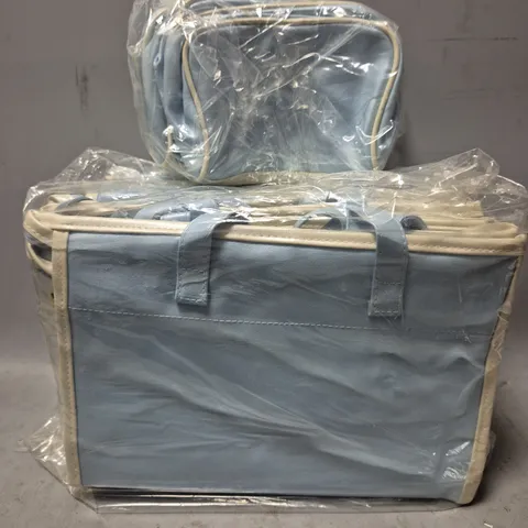 A LARGE QUANTITY OF ASSORTED SPONGE BAGS / COSMETIC BAGS