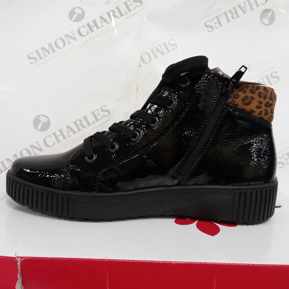 BOXED PAIR OF RIEKER HI TOP TRAINERS IN BLACK UK SIZE 6
