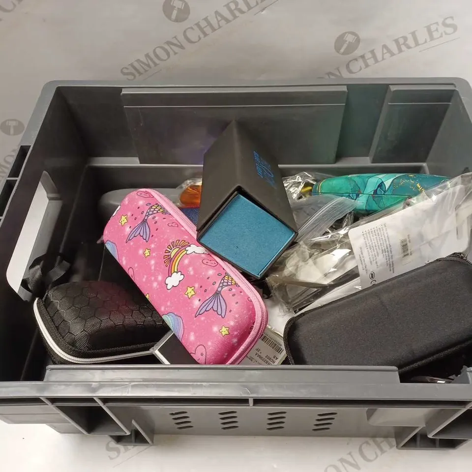 LOT OF SIGNIFICANT QUANTITY OF GLASSES AND SUNGLASSES