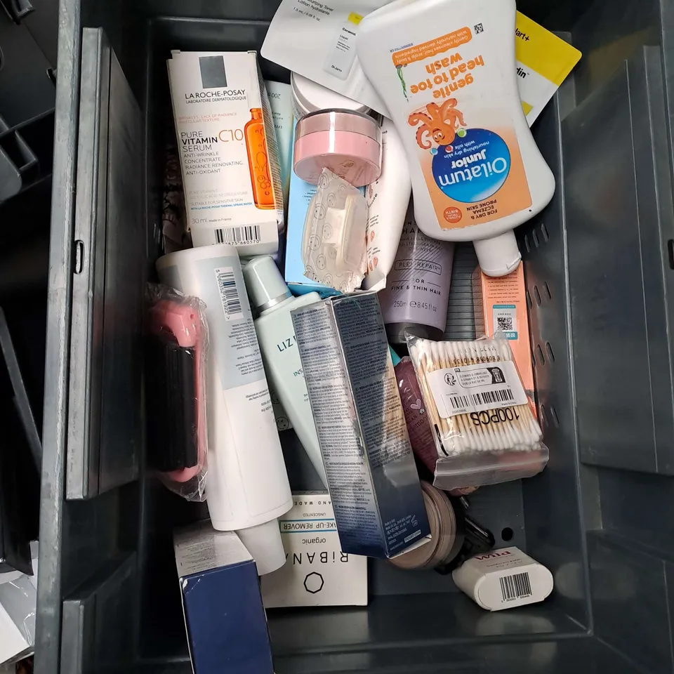 APPROXIMATELY 20 ASSORTED COSMETIC PRODUCTS TO INCLUDE OILATUM JUNIOR BODY WASH, SENSODYNE TOOTHPASTE AND PREP & PRIME SPRAY