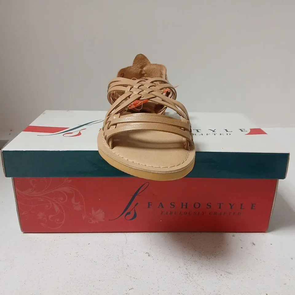 BOXED PAIR OF FASHOSTYLE OPEN TOE FLAT SLIP-ON SANDALS IN NUDE SIZE EU 41