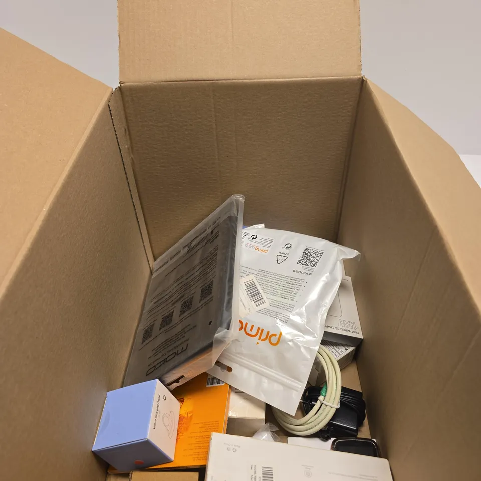 TOTE OF APPROXIMATELY 15 ASSORTED ITEMS TO INCLUDE AEXALON WIRELESS CHARGING, CABLES, BEAFON FLIP PHONES, PHONE CASE ETC