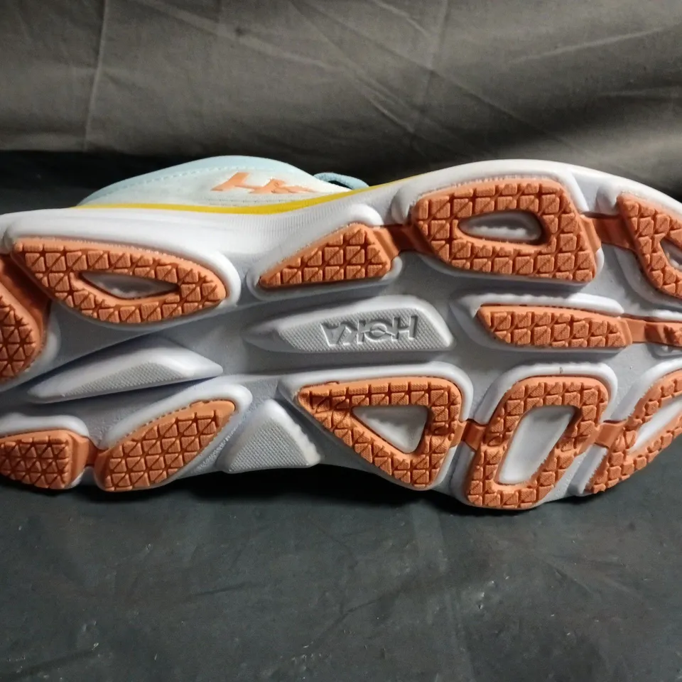 UNBOXED PAIR OF HOKA BONDI 8 RUNNING SHOES – UK SIZE 5