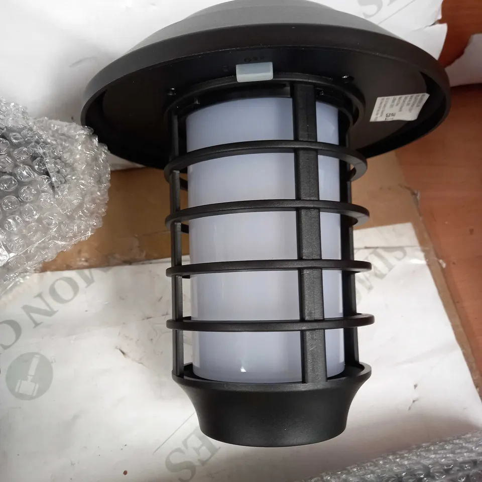 BELL & HOWELL SET OF 4 SOLAR 21 LUMENS DUAL FUNCTION FLAME/ WHITE STAKE LIGHTS