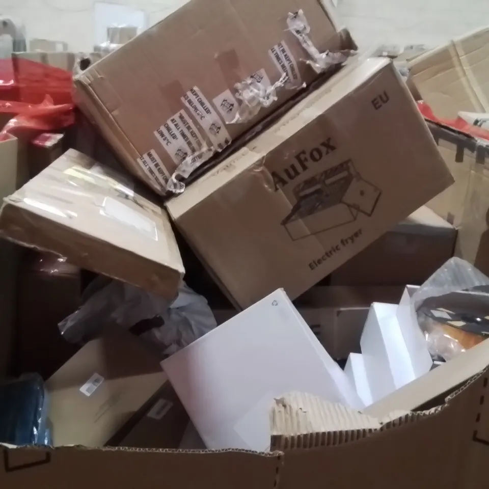 PALLET OF ASSORTED HOUSEHOLD GOODS AND PRODUCTS TO INCLUDE;WOMEN'S HIGH HEELS,TRAINERS,MCFC BAG