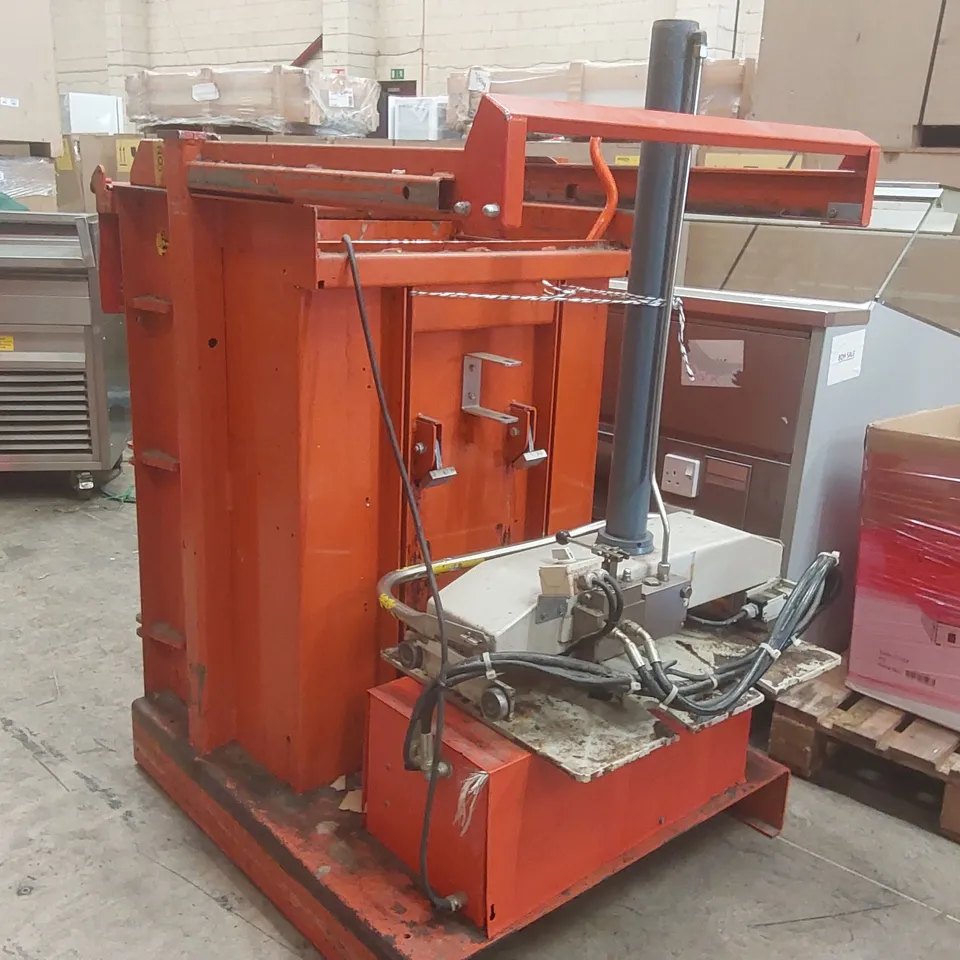 INDUSTRIAL WASTE COMPACTER