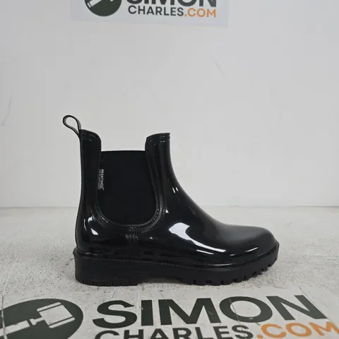 REGATTA BLACK PATENT CHELSEA BOOTS, UK 7
