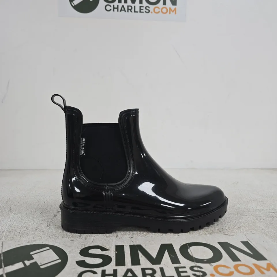 REGATTA BLACK PATENT CHELSEA BOOTS, UK 7